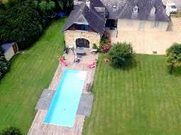 Fermette Béarnaise avec Grange Aménagée, Piscine et Vue Pyrénées, proche de Pau